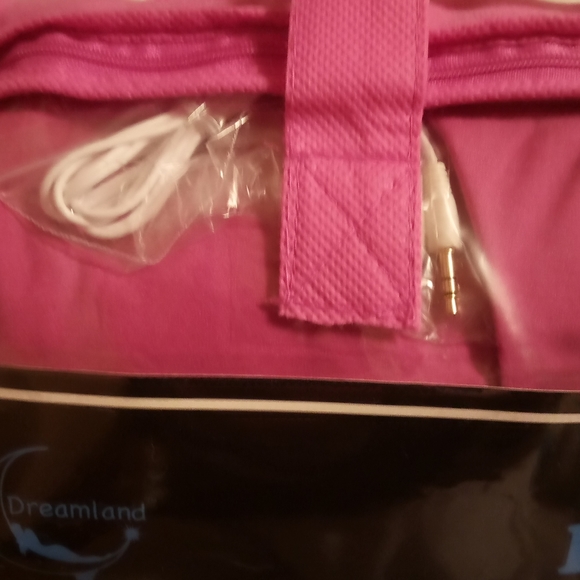 SALE 🎄 NWT Dreamy Tunes Memory Foam Pillow With  Speaker  Gift - Picture 3 of 5